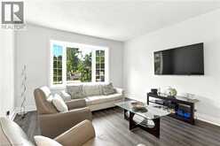 2390 SINCLAIR Circle | Burlington Ontario | Slide Image Nine