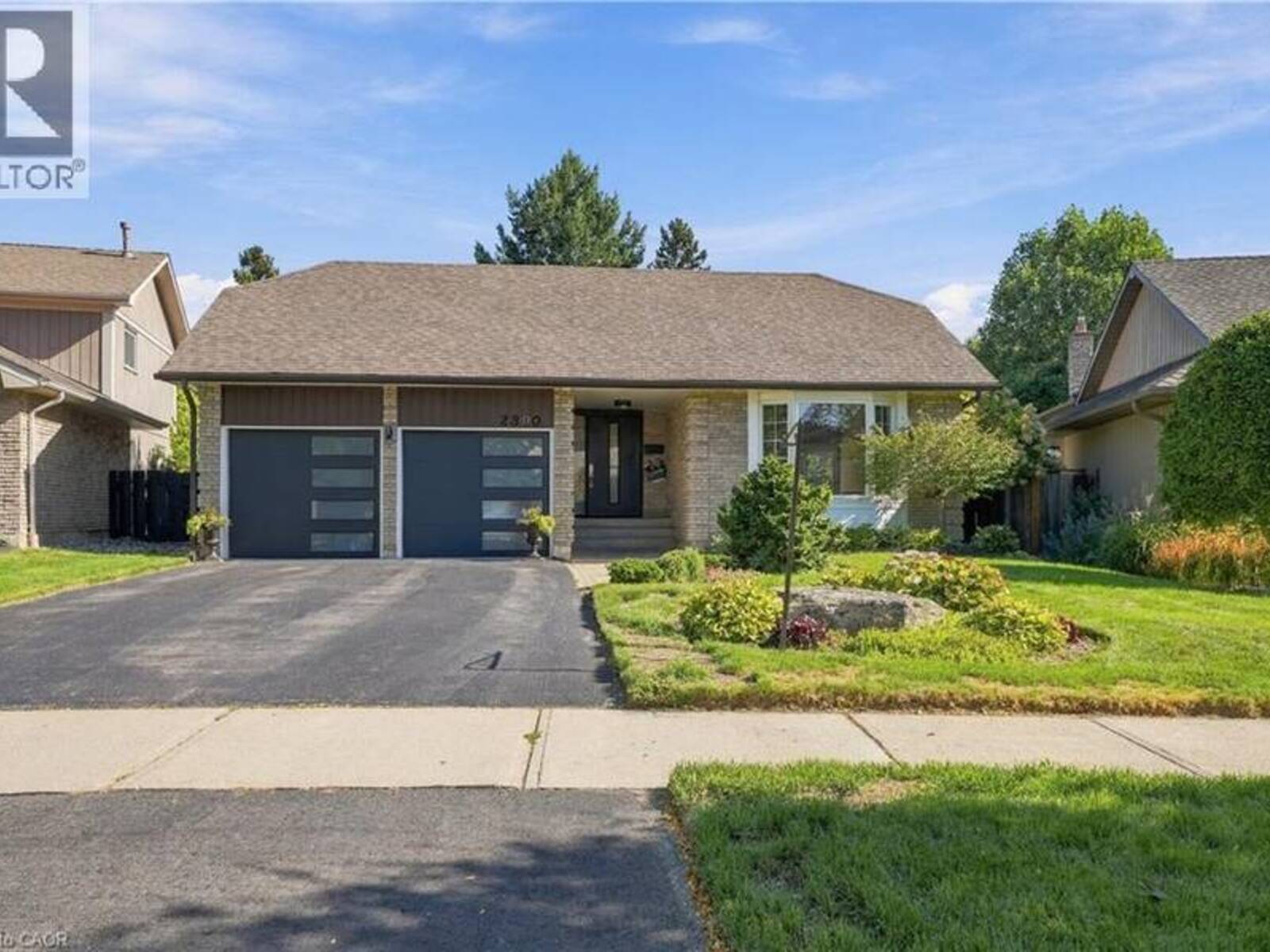 2390 SINCLAIR Circle, Burlington, Ontario L7P 3C3