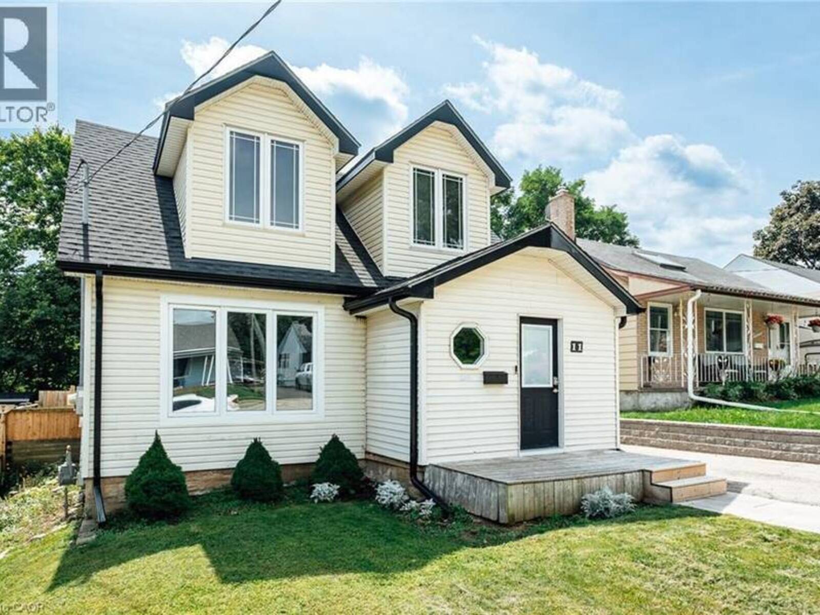 11 SECOND Avenue, Cambridge, Ontario N1S 2B7