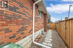 27 BLENHEIM Drive | Hamilton Ontario | Slide Image Thirty-nine