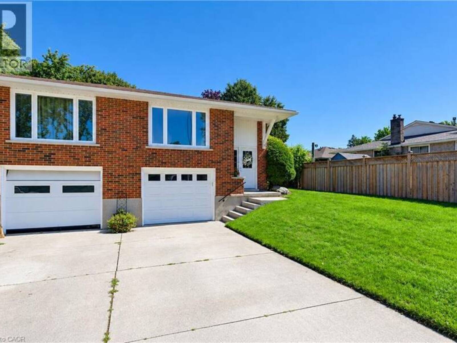 31 GROSBEAK Road, Elmira, Ontario N3B 1V8