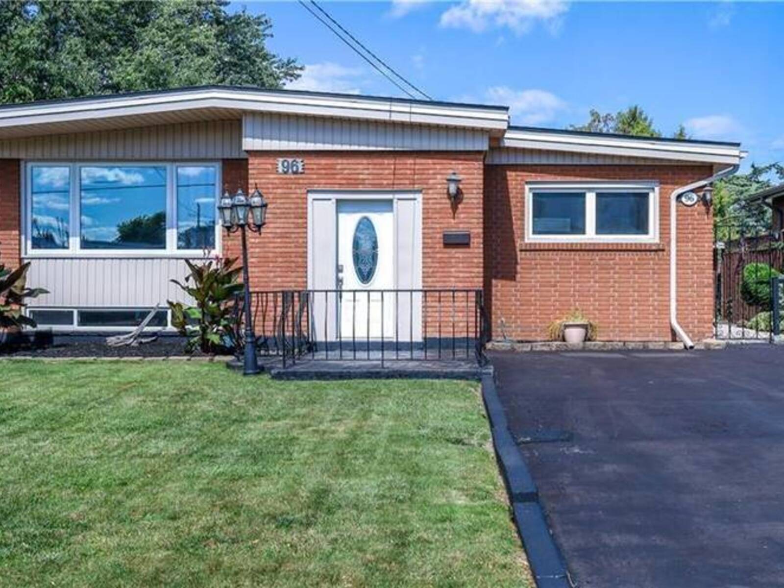 96 FIELDING Crescent, Hamilton, Ontario L8V 2P5
