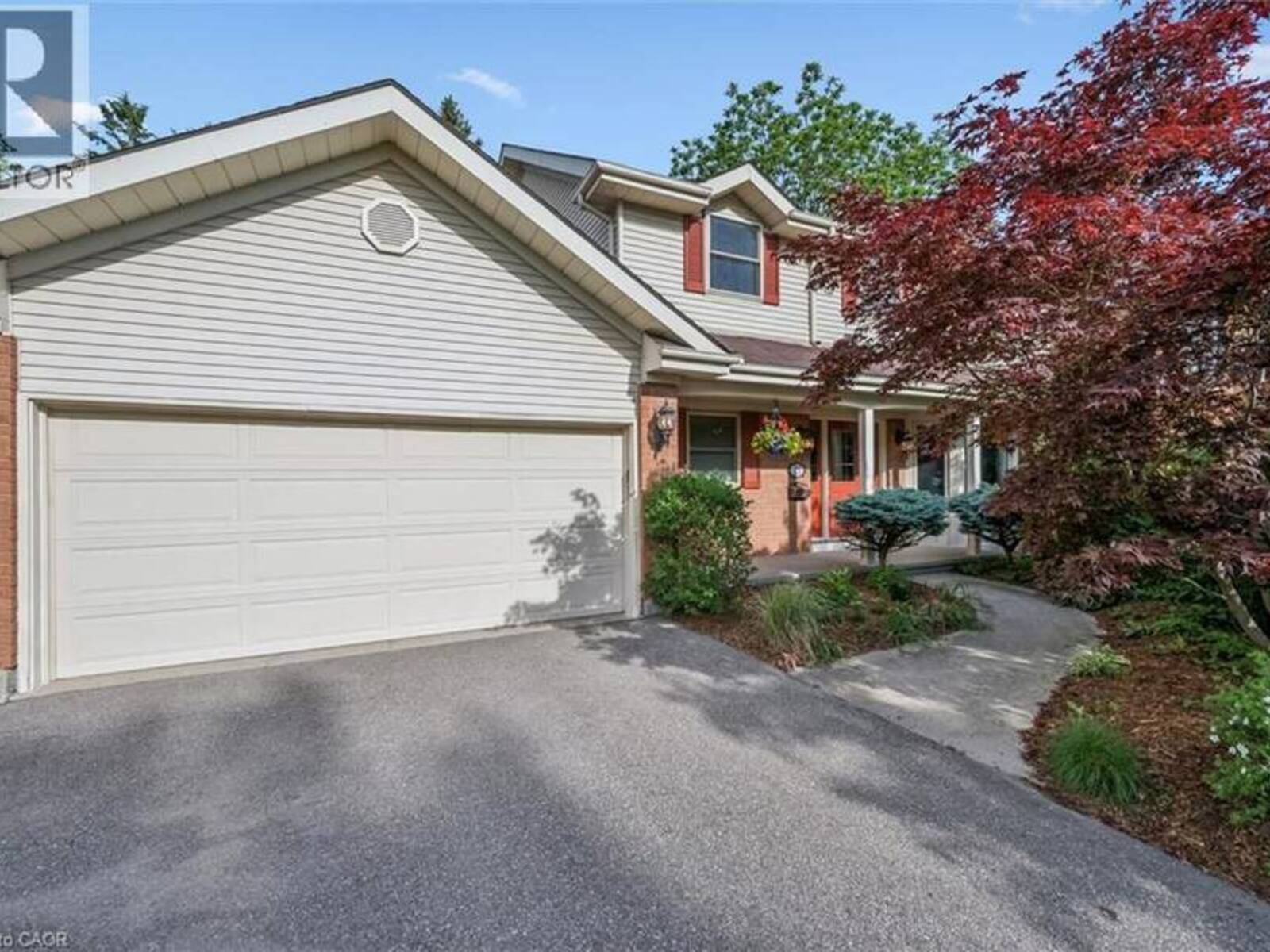 21 TINATAWA Court, Kitchener, Ontario N2A 3K4