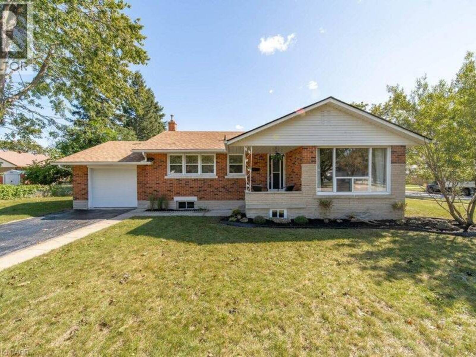 18 MAYWOOD Road, Kitchener, Ontario N2C 2A3
