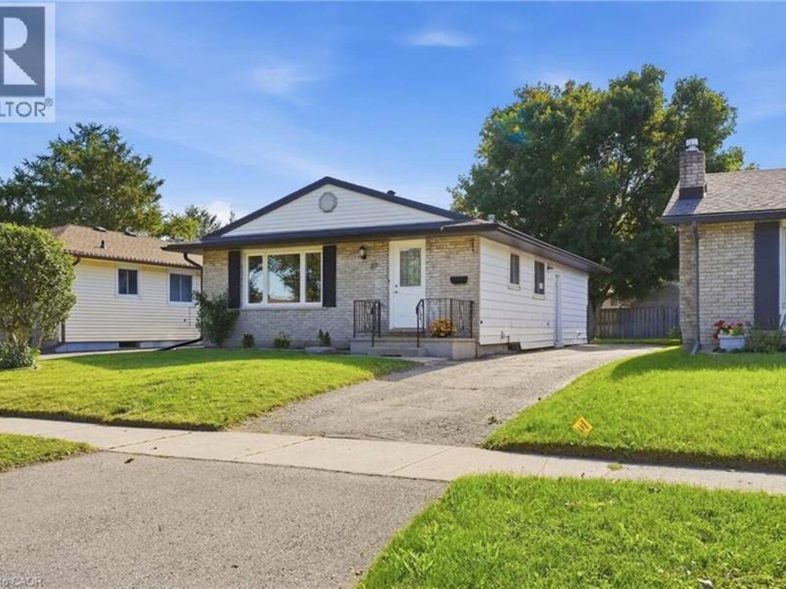 27 APPALACHIAN Crescent, Kitchener, Ontario N2E 1A3