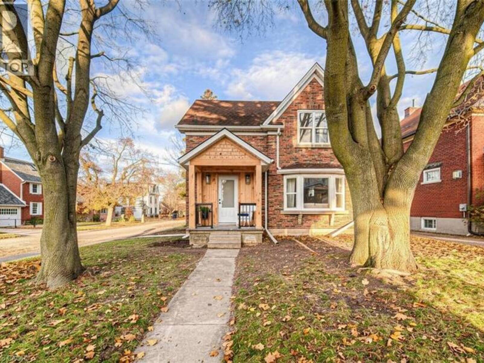 30 DUNBAR Road S, Waterloo, Ontario N2L 2E3