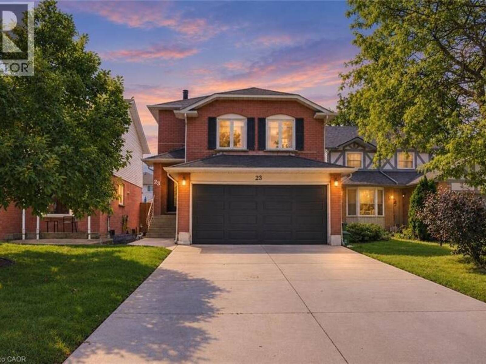 23 DESANTIS Court, Hamilton, Ontario L8W 3A9