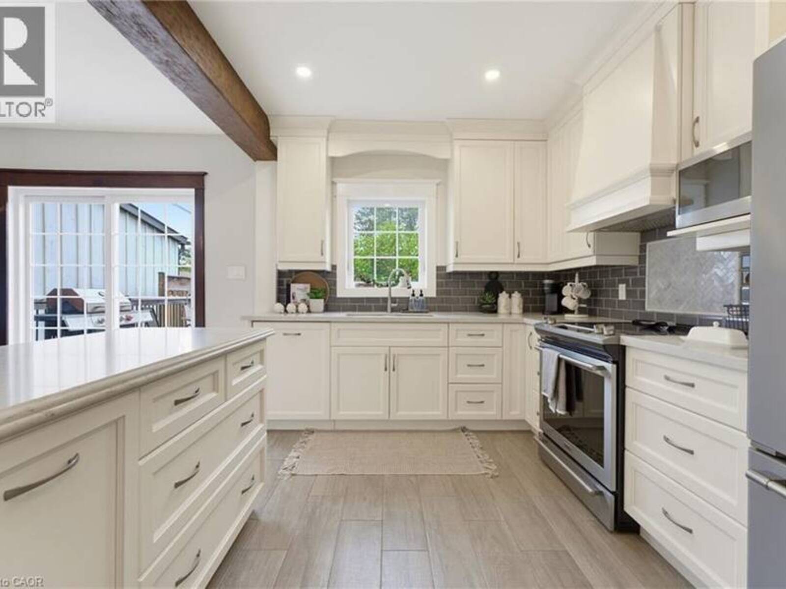 394 CHARLTON Avenue W, Hamilton, Ontario L8P 2E7