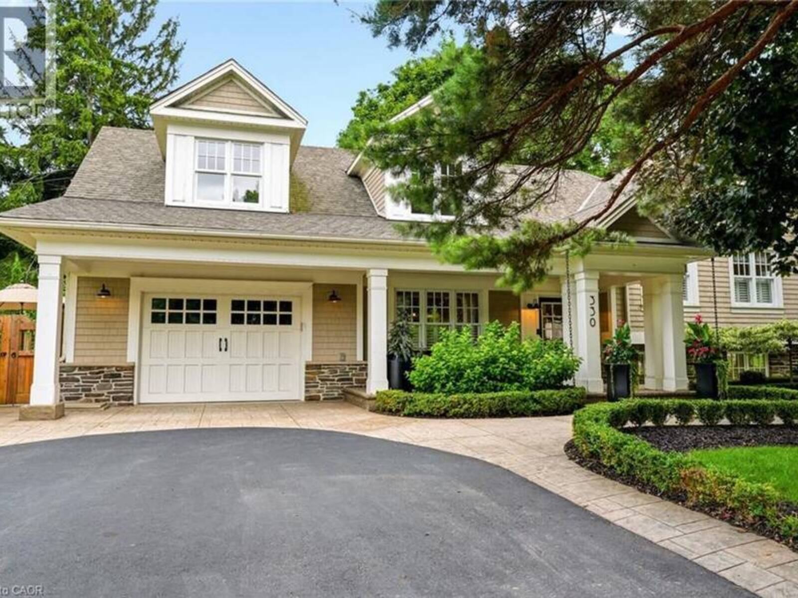 330 CAMELOT Court, Burlington, Ontario L7L 2G3