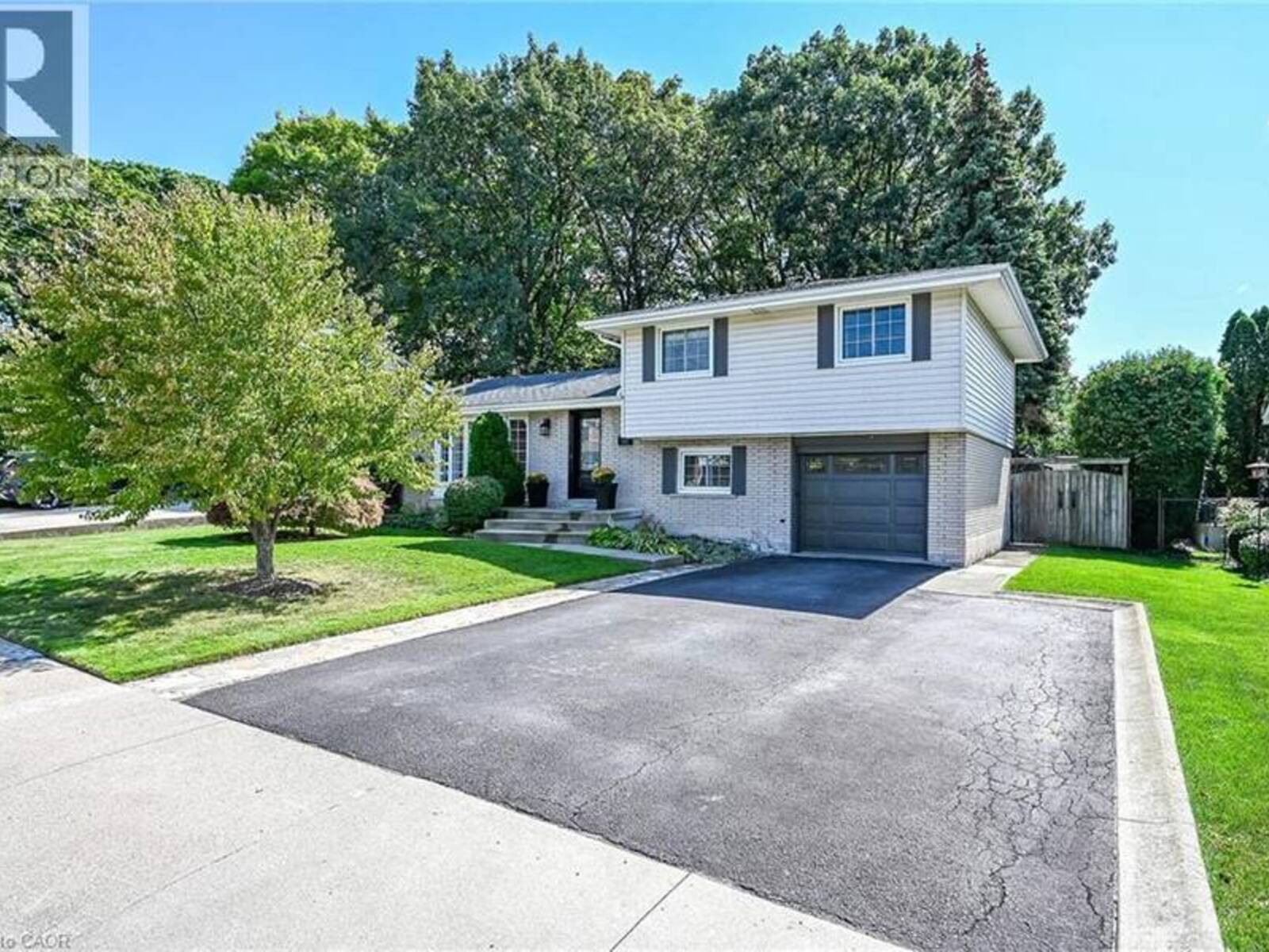 48 MARGATE Avenue, Hamilton, Ontario L8T 1M8