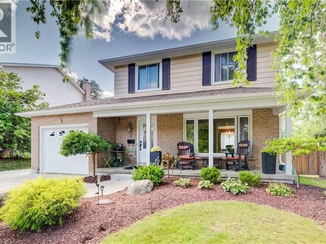 7 VINTAGE Crescent Kitchener Ontario, N2P 1L1 - 3 Bedrooms Home For Sale