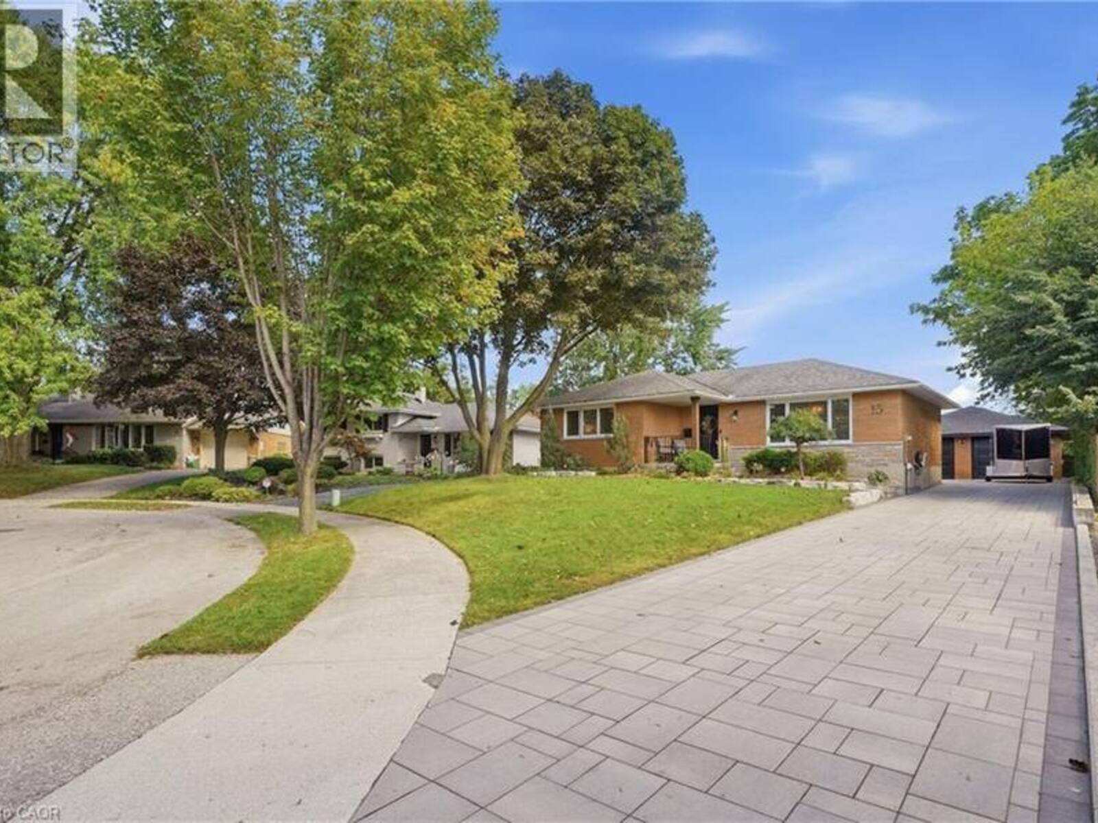 15 LINTON Place, Kitchener, Ontario N2B 2K1