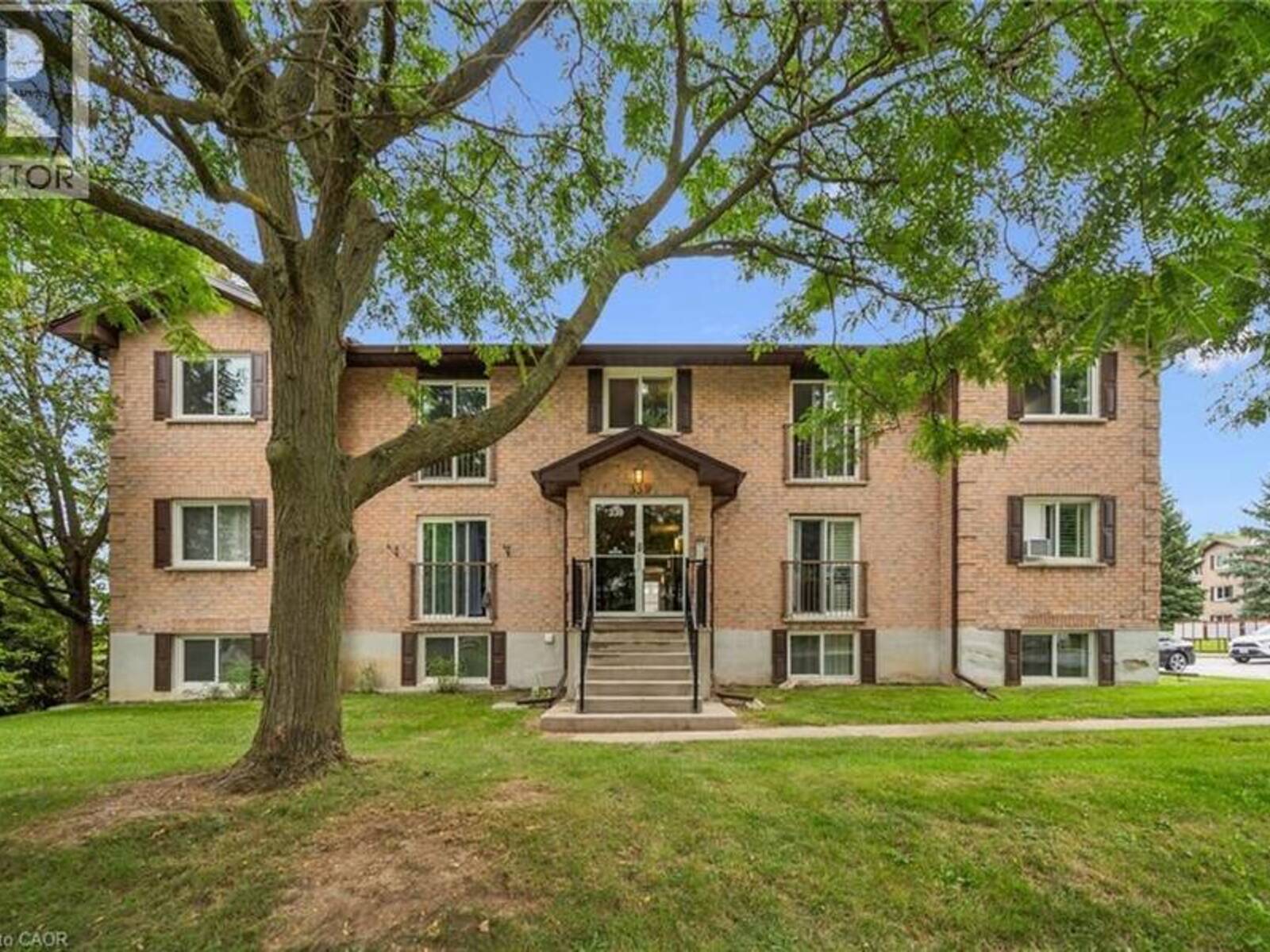 339 NORTHLAKE Drive Unit# 8, Waterloo, Ontario N2V 1Z1