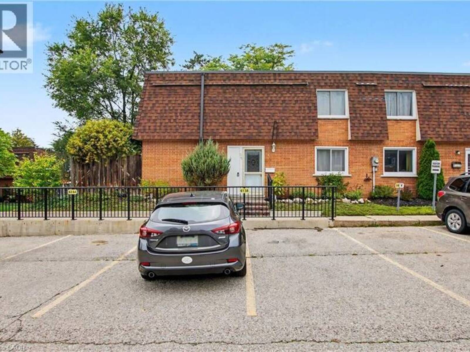 120 COUNTRY CLUB Drive Unit# 58, Guelph, Ontario N1E 3K7