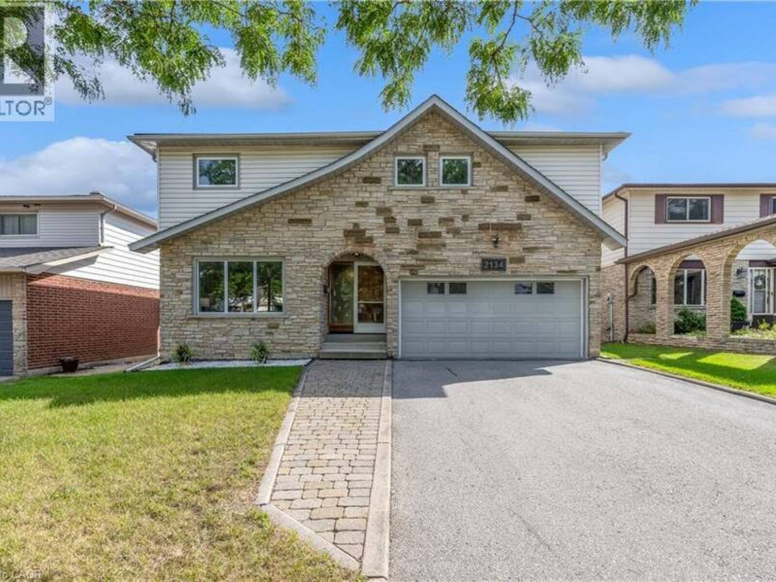 2134 CARTIER Crescent, Burlington, Ontario L7P 2Z5