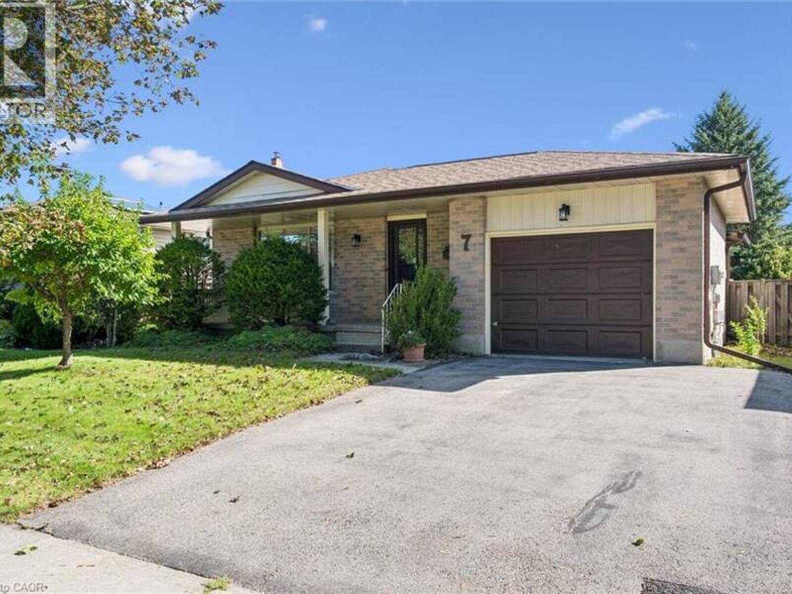 7 COUNTRYSIDE Crescent, Kitchener, Ontario N2E 2S8