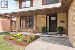 125 MARTINGLEN Crescent | Kitchener Ontario | Slide Image Three
