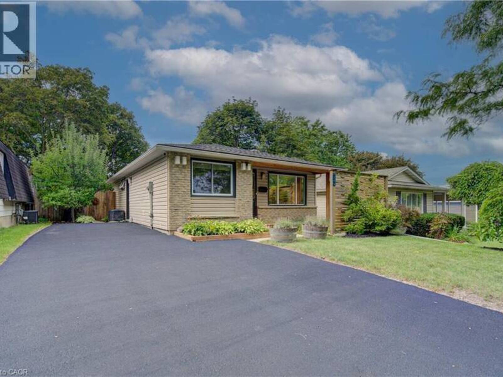 73 CHRISTOPHER Drive, Waterloo, Ontario N2J 4J6