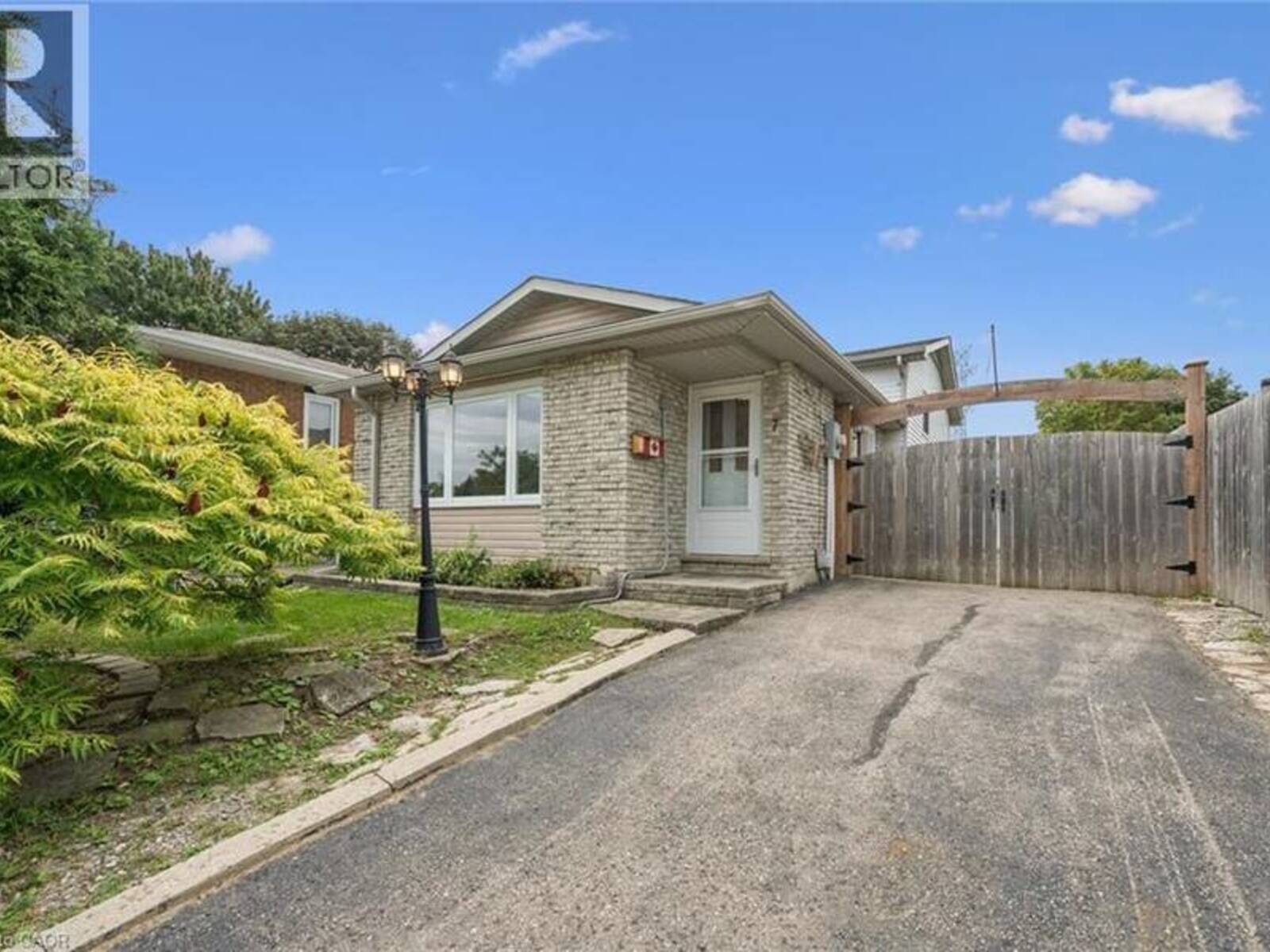 7 HOMESTEAD Place, Kitchener, Ontario N2N 1Z1
