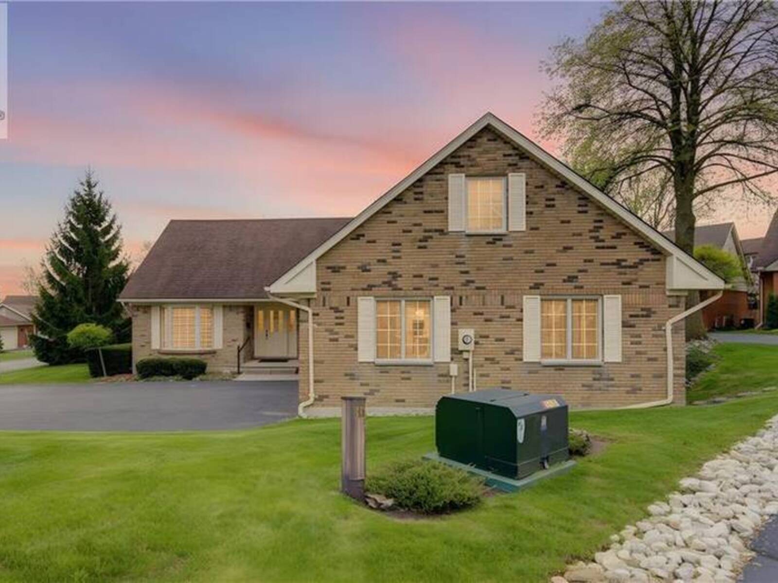 298 ROXTON Drive, Waterloo, Ontario N2T 1R5