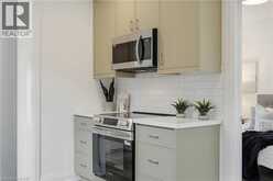 19 VANSITMART Avenue | Hamilton Ontario | Slide Image Thirteen