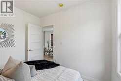 19 VANSITMART Avenue | Hamilton Ontario | Slide Image Fifteen