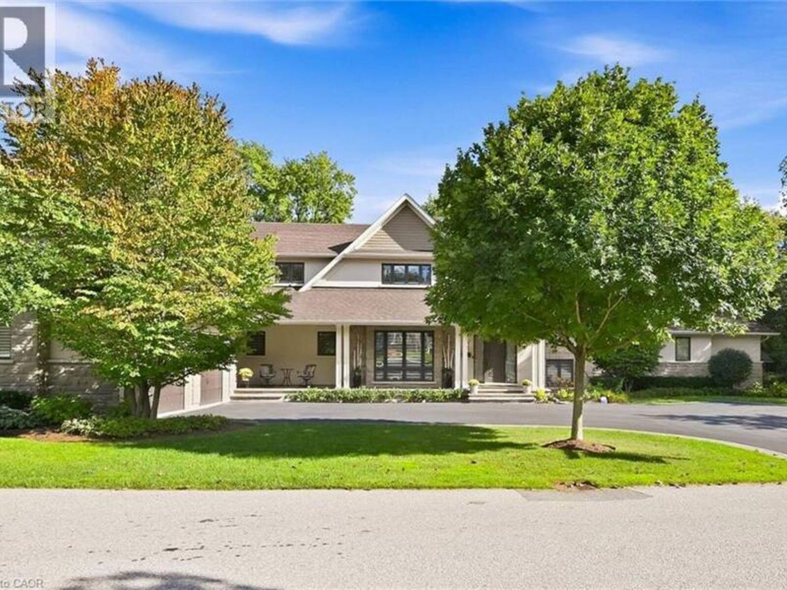 534 ANN Avenue, Burlington, Ontario L7T 2S6