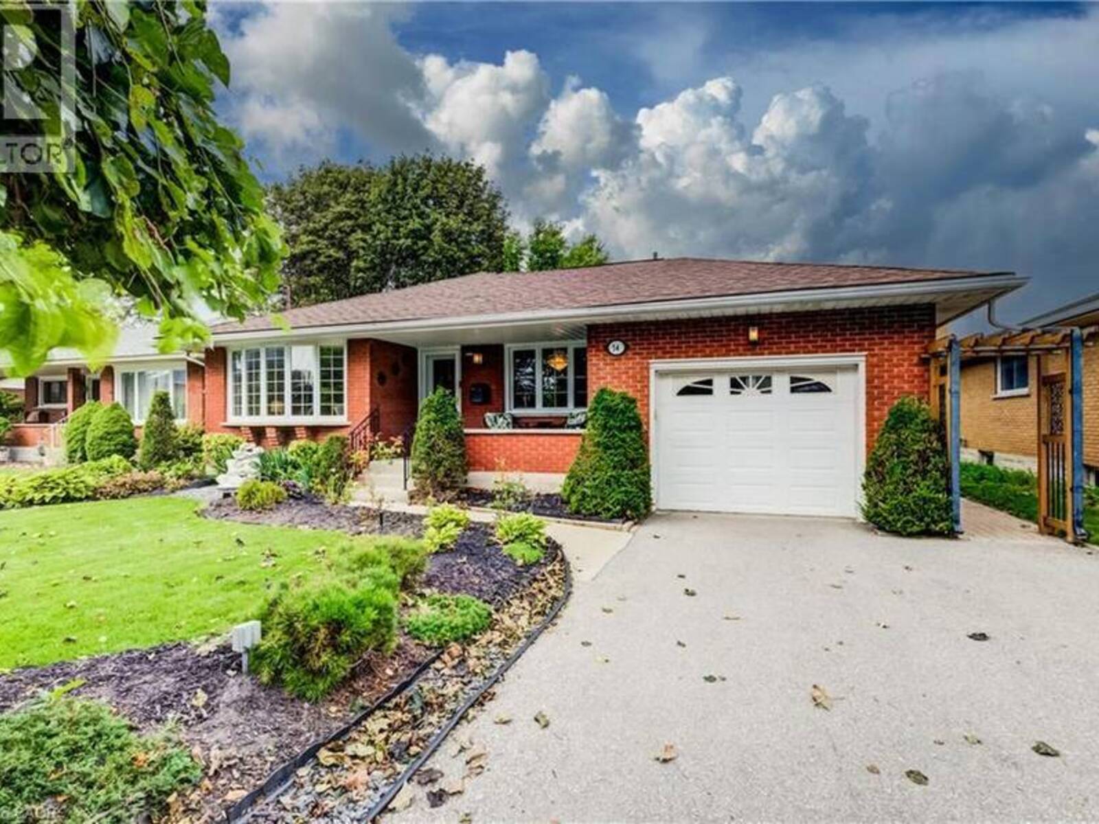 54 FAIRLAWN Road, Kitchener, Ontario N2C 1X9