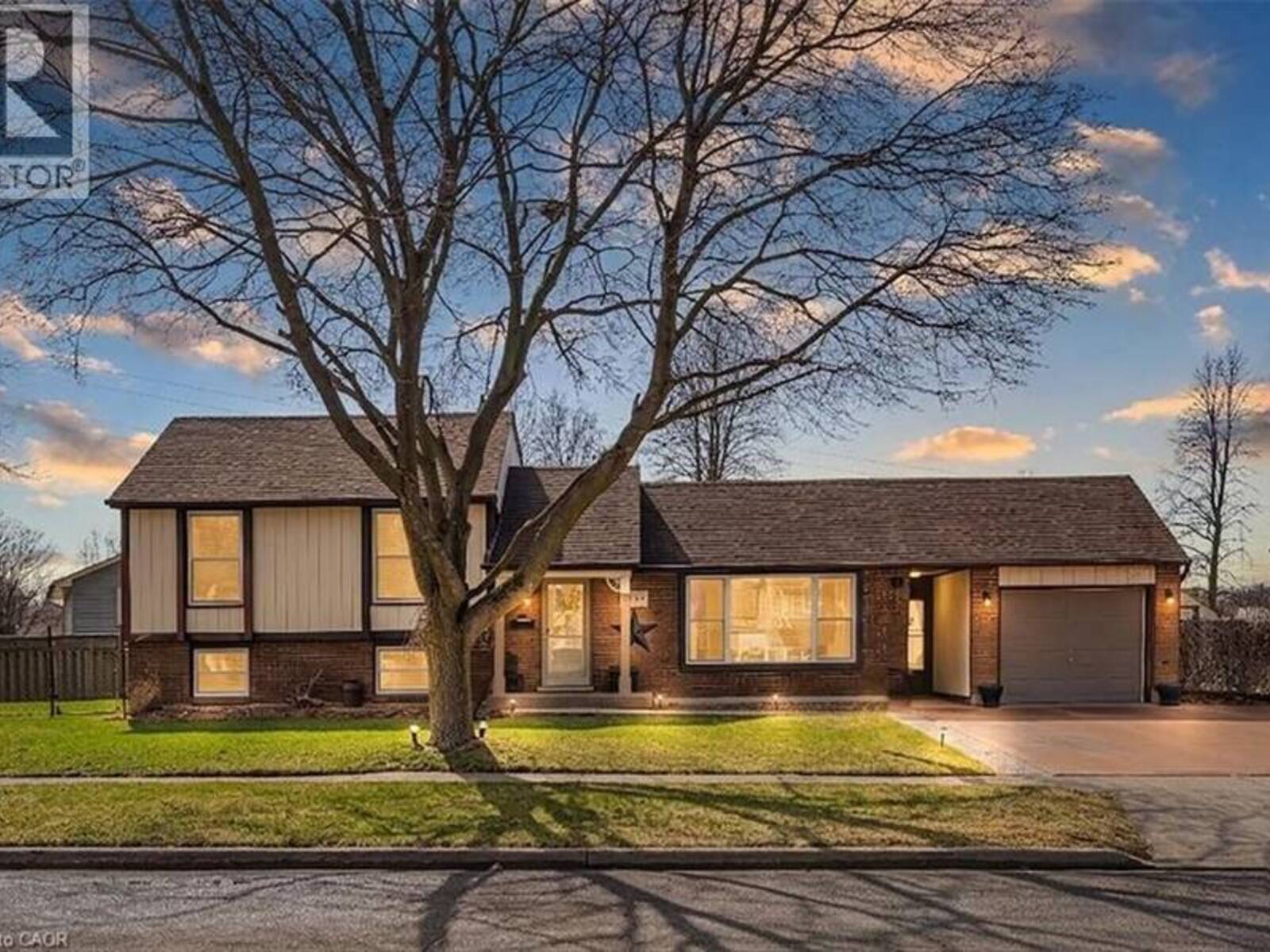 153 THE GREENWAY Way, Cambridge, Ontario N1R 6L6