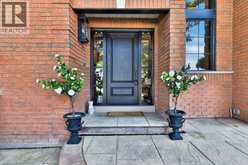 324 OAKRIDGE Court | Oakville Ontario | Slide Image Four