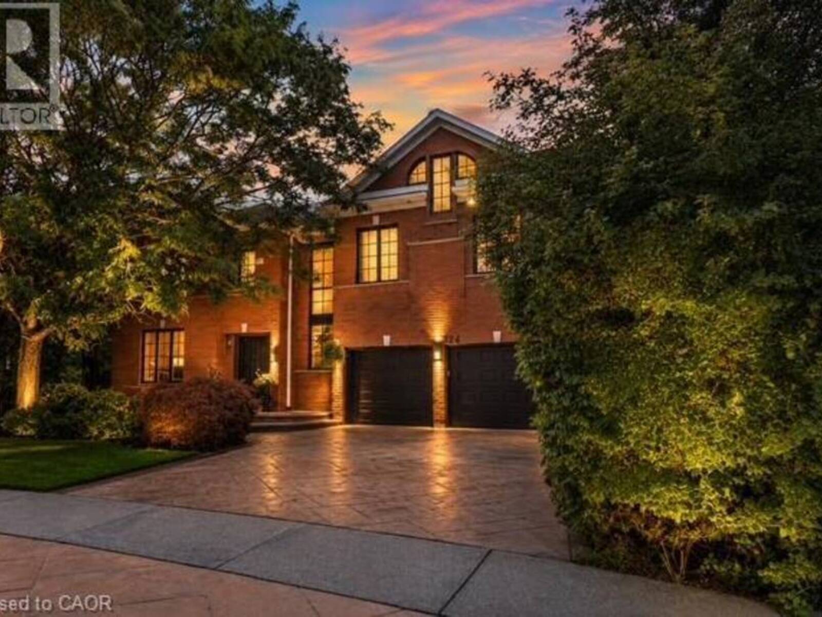 324 OAKRIDGE Court, Oakville, Ontario L6H 5T9