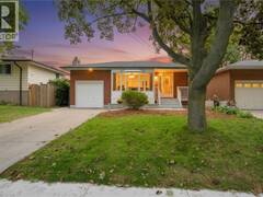 15 CLEARWATER Drive Hamilton Ontario, L9C 2K1