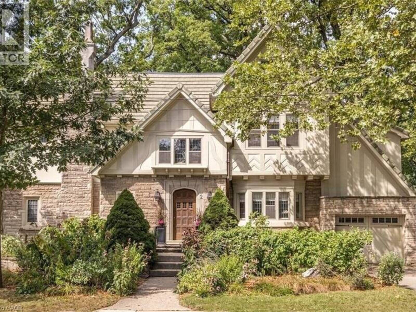 2 OAK KNOLL Drive, Hamilton, Ontario L8S 4C3