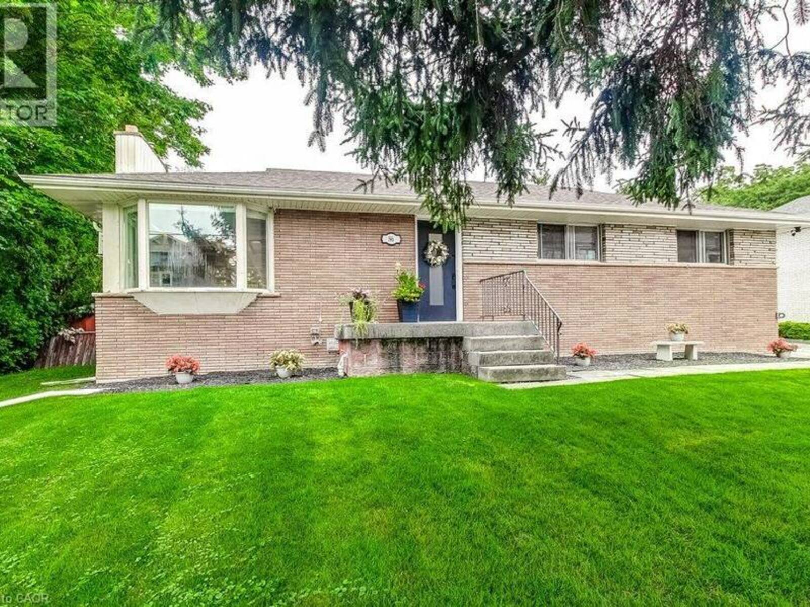 56 BARTON Street, Waterdown, Ontario L0R 2H0