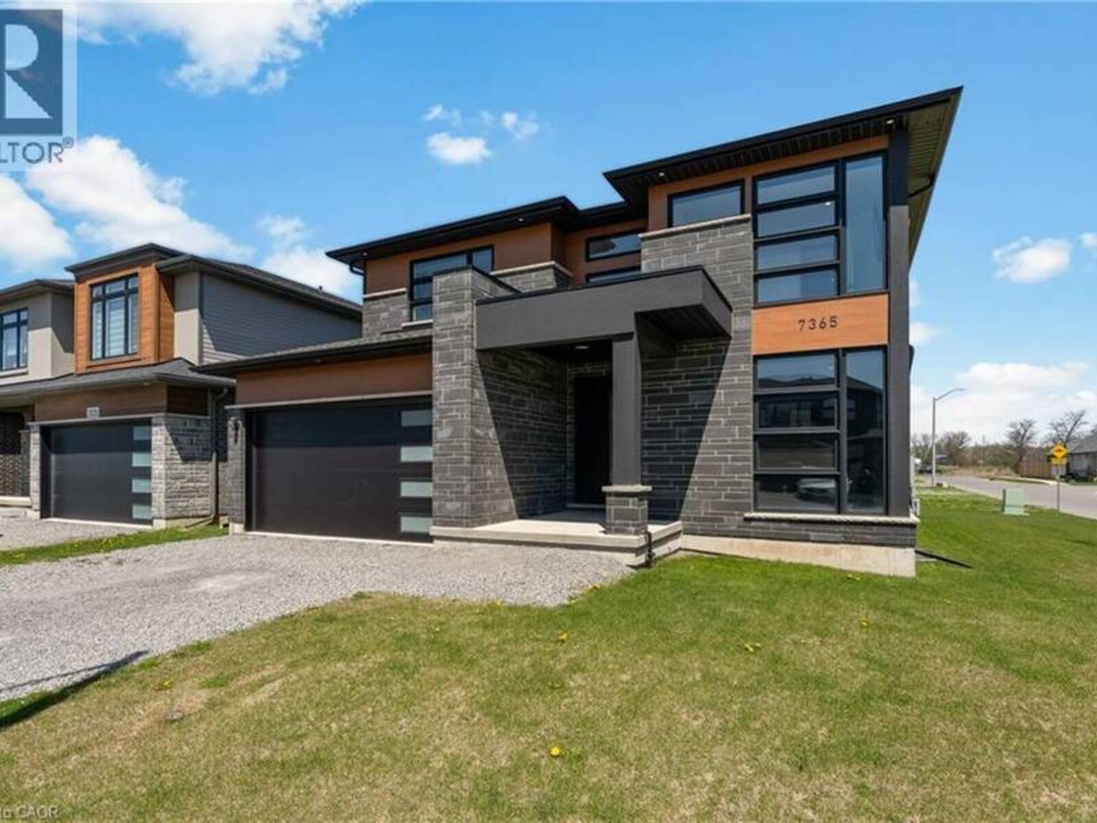 7365 JONATHAN Drive, Niagara Falls, Ontario L2H 3T3