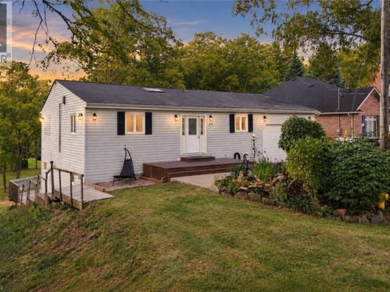 430 WINNIETT Street, Caledonia, Ontario N3W 1E4