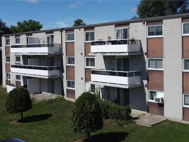 71 VANIER Drive Unit# 310 Kitchener Ontario, N2C 1J4 - 2 Bedrooms Condo For Sale
