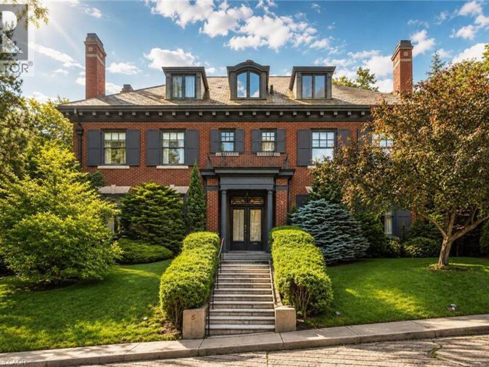 5 UNDERCLIFFE Avenue, Hamilton, Ontario L8P 3G9