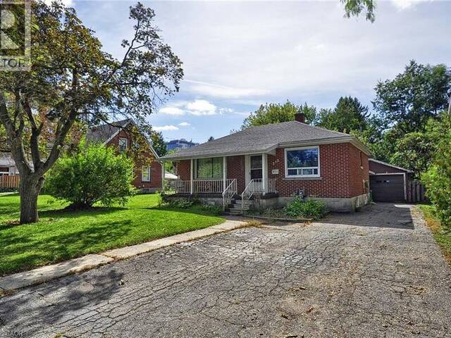 273 ALBERT Street Waterloo Ontario, N2L 3T7 - 5 Bedrooms Home For Sale