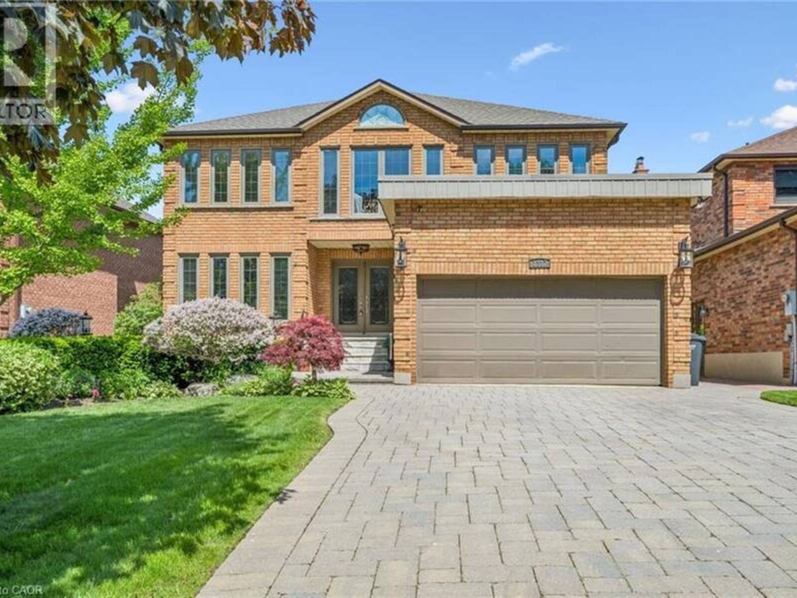1217 SUGAR MAPLE Court, Mississauga, Ontario L4W 4P6