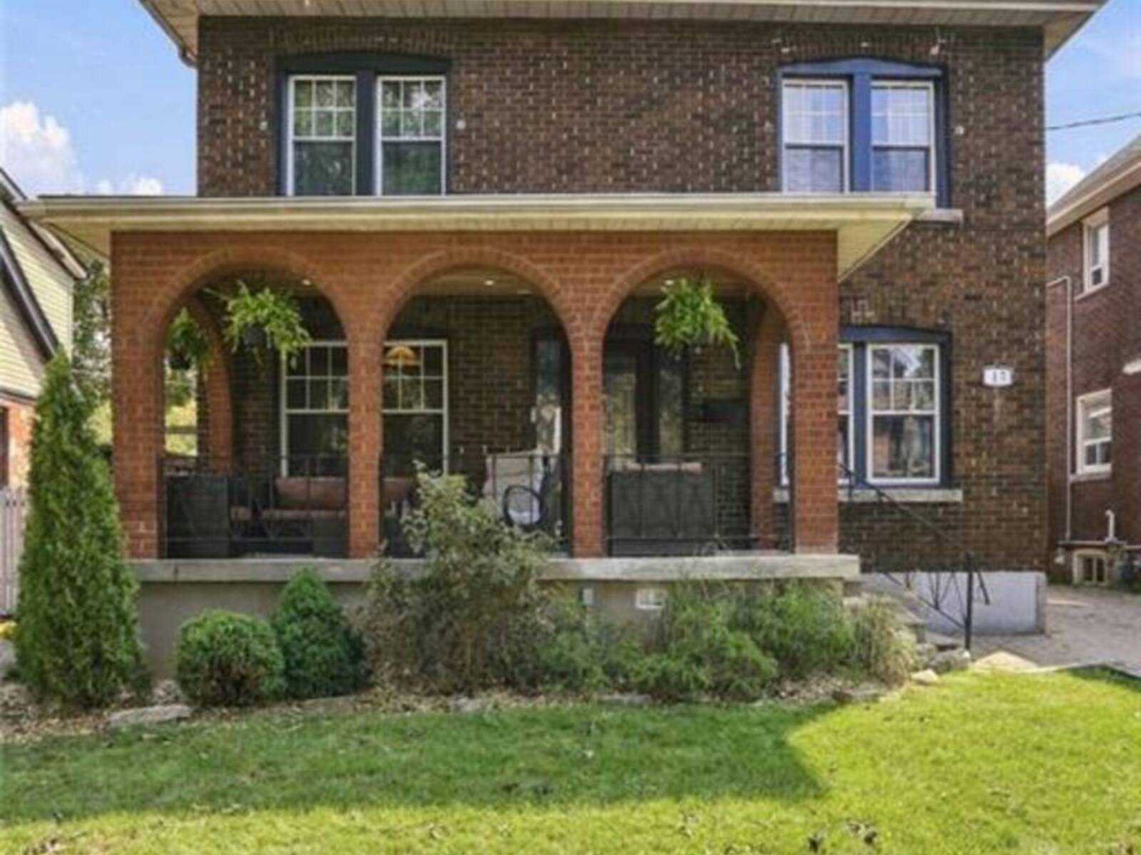 17 TUXEDO Avenue S, Hamilton, Ontario L8K 2R7
