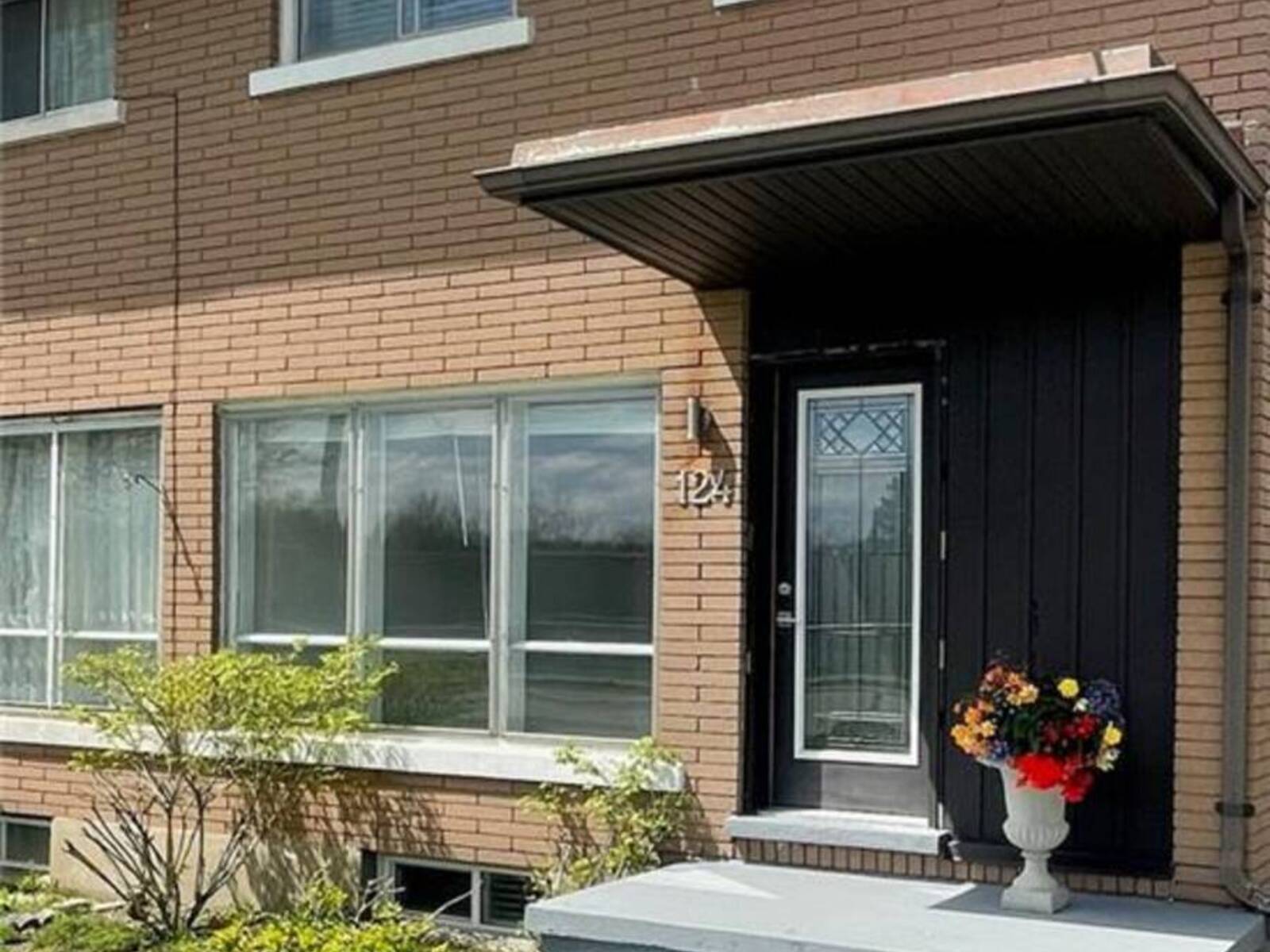 124 AVALON Place, Kitchener, Ontario N2M 4N7