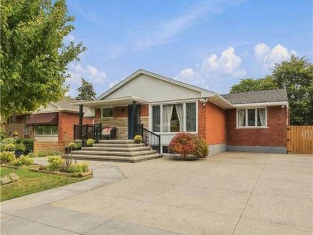215 WEST 33RD Street Hamilton Ontario, L9C 5J4 - 5 Bedrooms Home For Sale