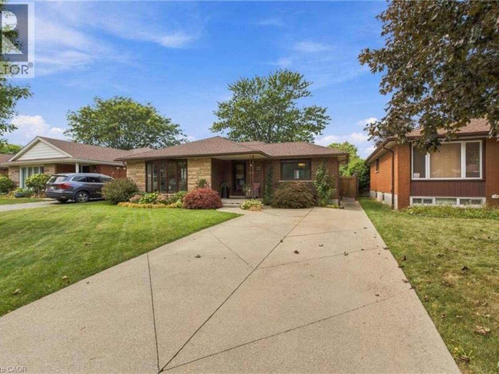 22 SYCAMORE Street, Hamilton, Ontario L8T 3N7