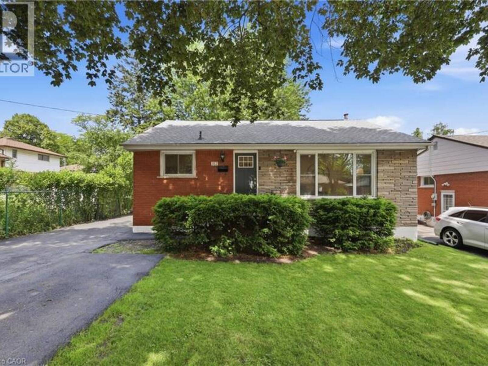 312 UPPER PARADISE Road, Hamilton, Ontario L9C 5C4