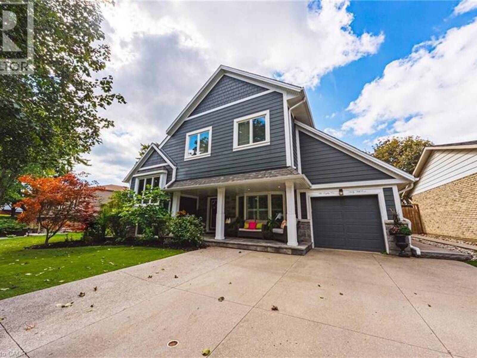 581 HOLLY HILL Crescent, Burlington, Ontario L7L 3Z8