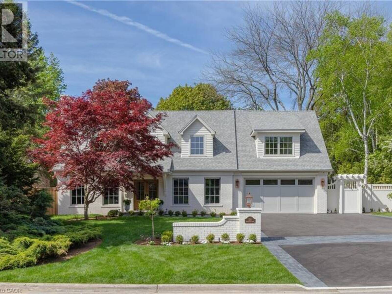 130 EDGECLIFFE Place, Burlington, Ontario L7L 3Z3