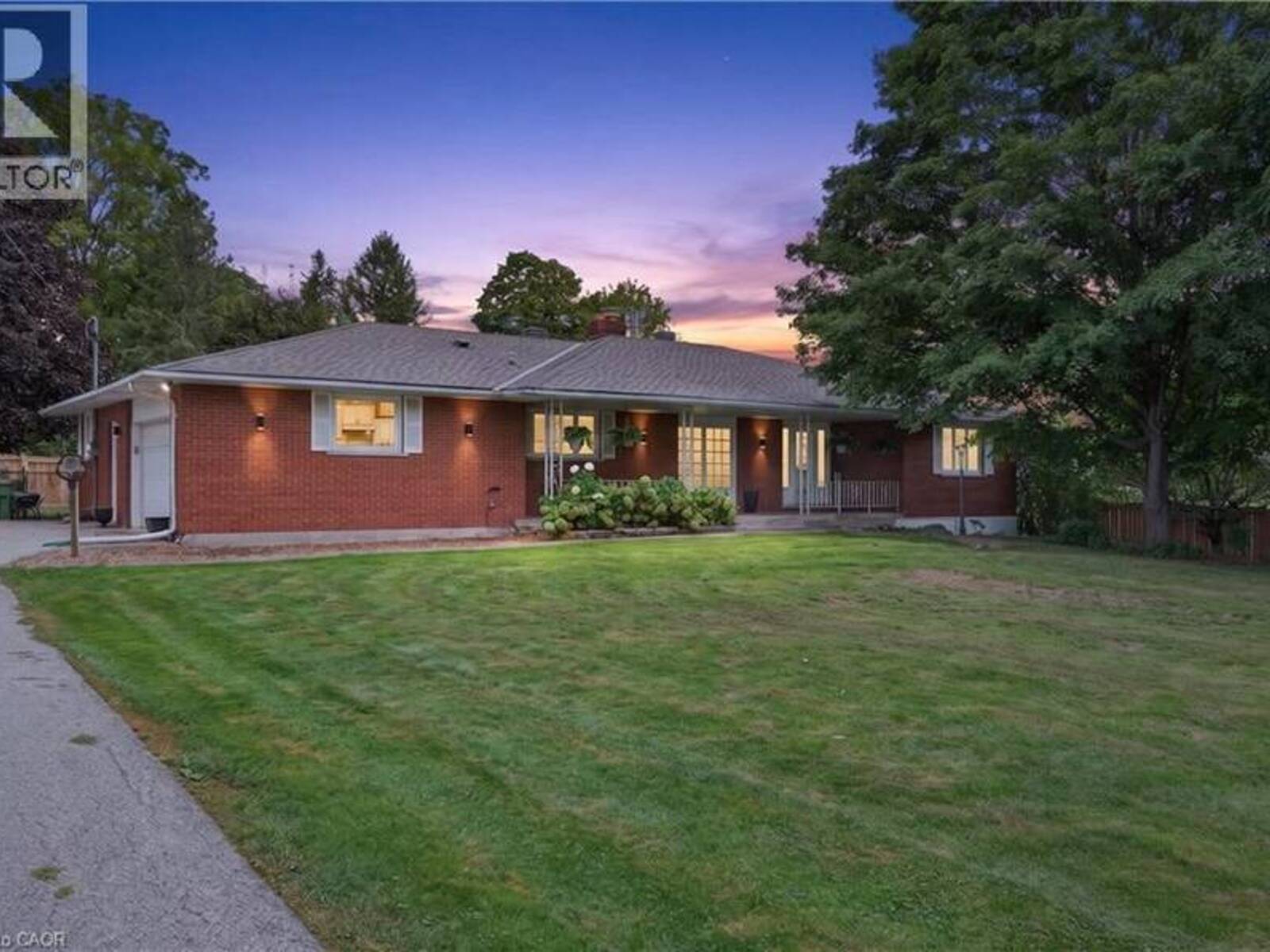 708 OLD #8 Highway, Hamilton, Ontario L0R 1X0