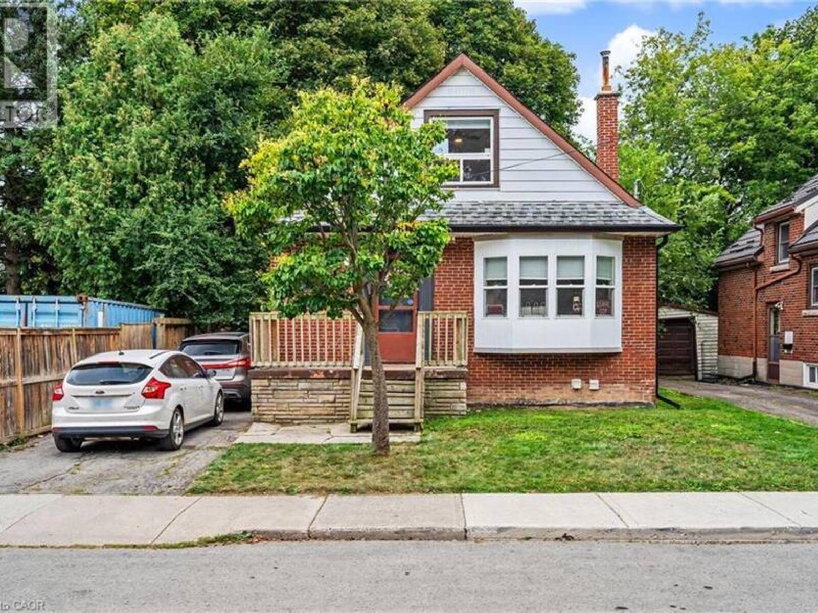 15 MAPES Avenue, Hamilton, Ontario L8S 2K3