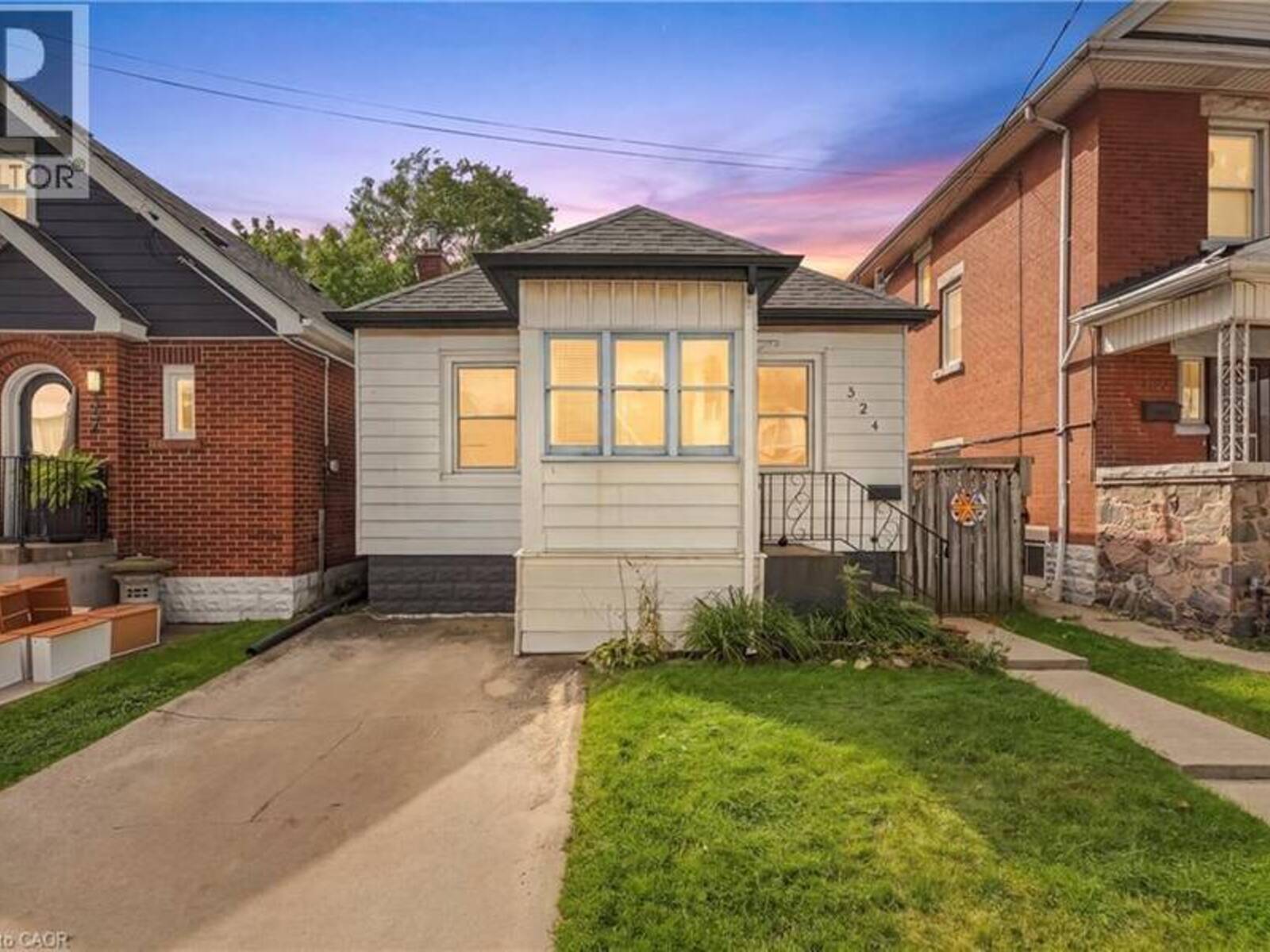 524 ROXBOROUGH Avenue, Hamilton, Ontario L8H 1R4